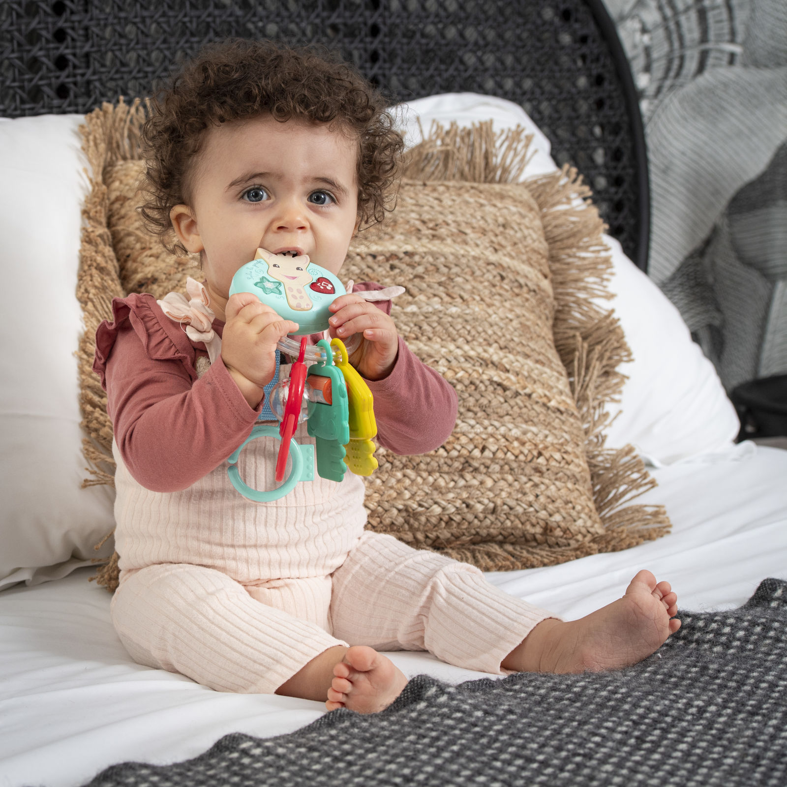 Baby Look - 230851 Lights and sound keys rattle Sophie la girafe 2022 lifestyle visual 1 medium